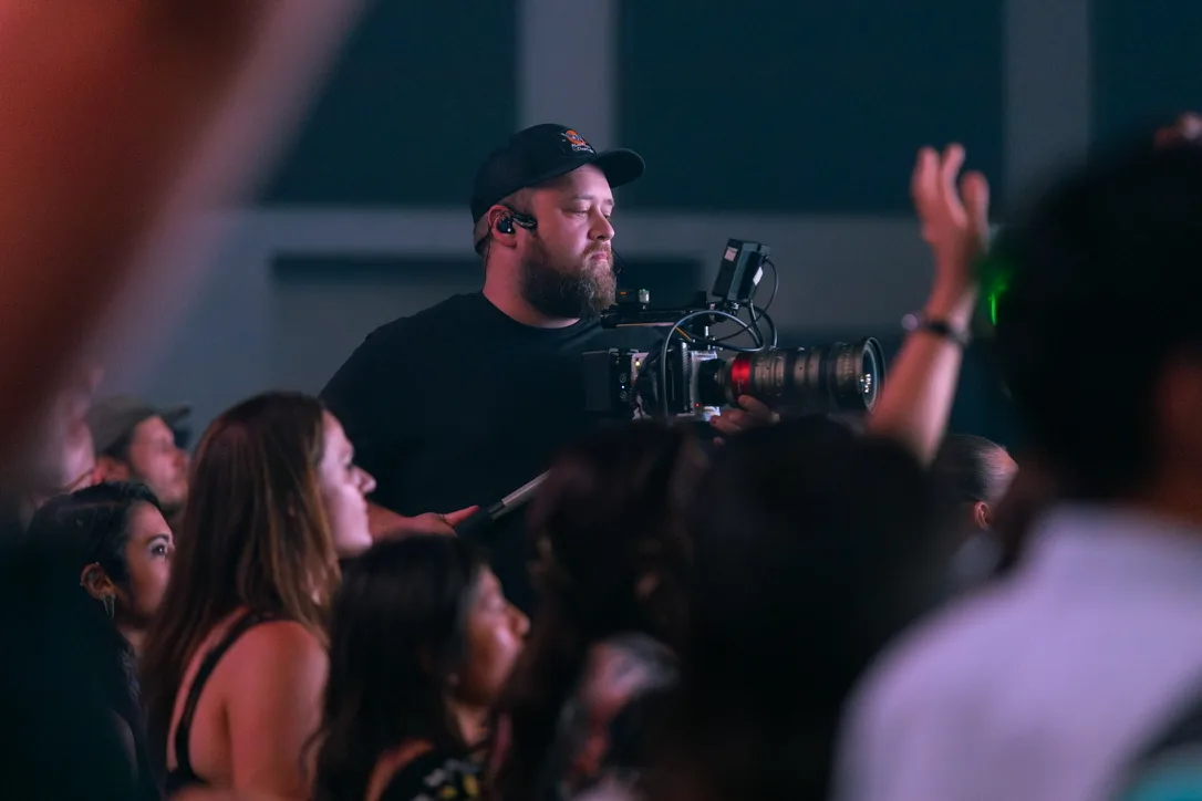 Handheld camera in the crowd
